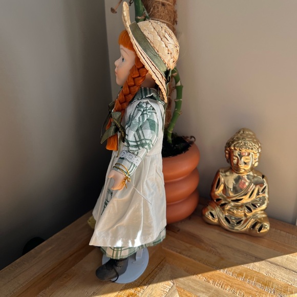 Anne of Green Gables Porcelain Doll - Picture 4 of 6